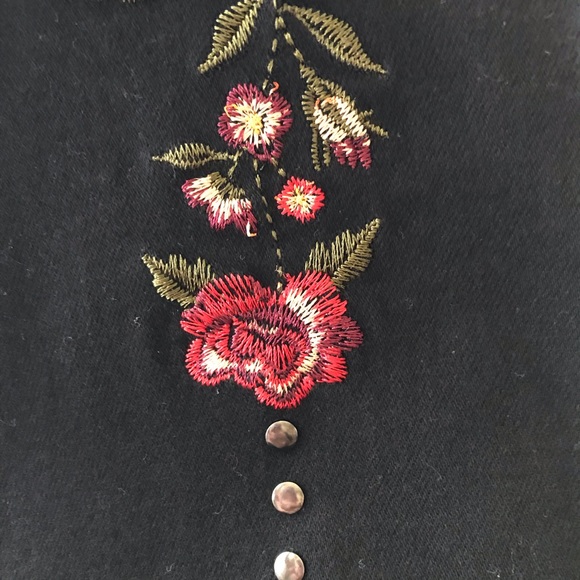 ♻️Reposted NWOT Earl Jeans embroidered & studded skinny jeans - Picture 6 of 16